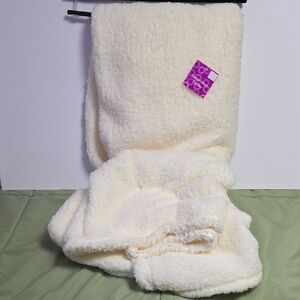 Cozy Cream Sherpa Throw